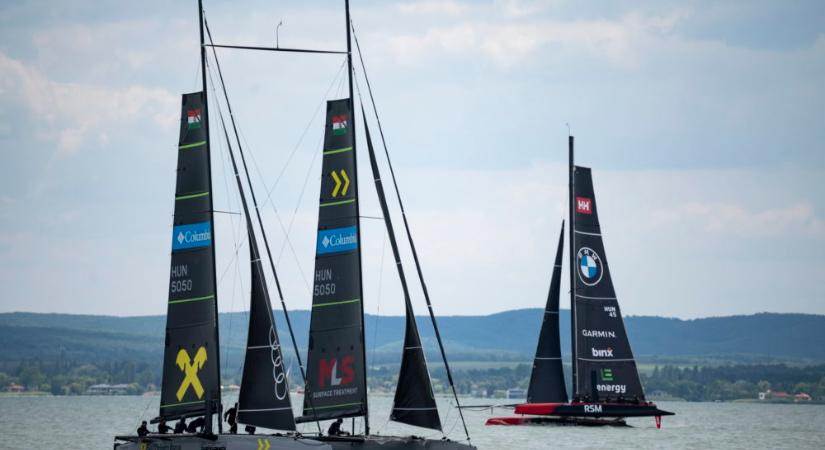Elrajtolt a tókerülő verseny mezőnye Balatonfüredről