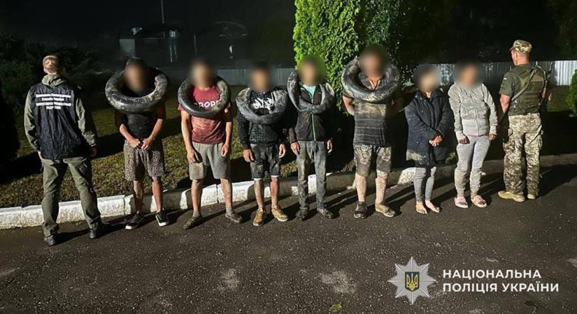 Két nőt fogtak el Mezővári környékén katonakötelesek csempészése miatt