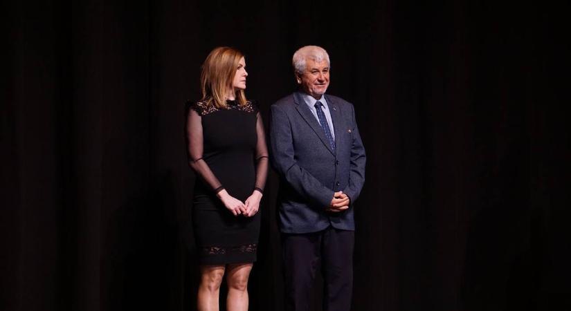 Ismét emelik a polgármester és az alpolgármester fizetését