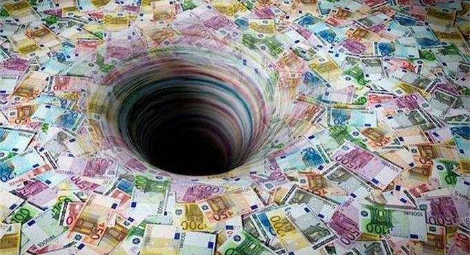 Ötven milliárd euróval tartozik az ország, de kinek?