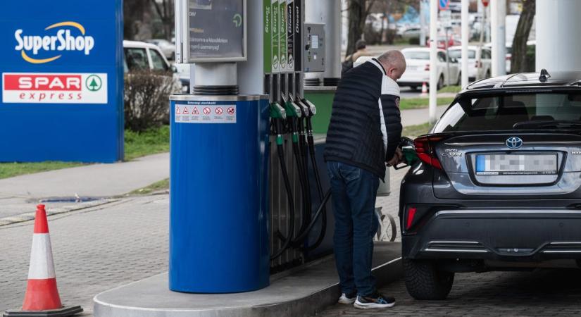 Emelkedik a benzin ára péntektől
