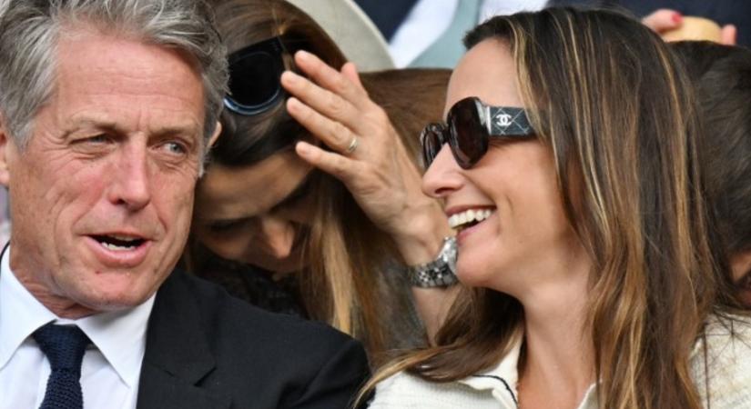 Hugh Grant fotója futótűzként terjed az interneten: elaludt Wimbledonban