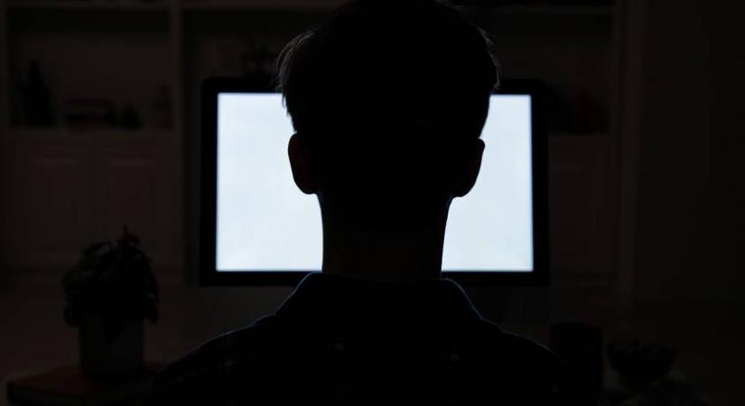 A jéghegy csúcsa a 18 éves, élő adásban öngyilkos lett budapesti fiú esete – Iskolapszichológussal beszélgettünk