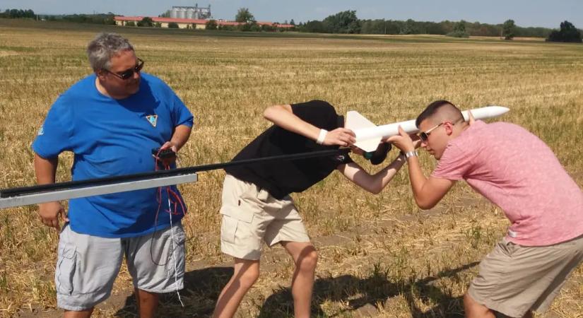 Rakétákat építenek nyíregyházi diákok