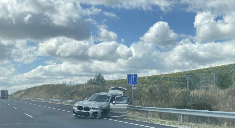 Brutálisan összetört a BMW a 67-es kottás oldalán