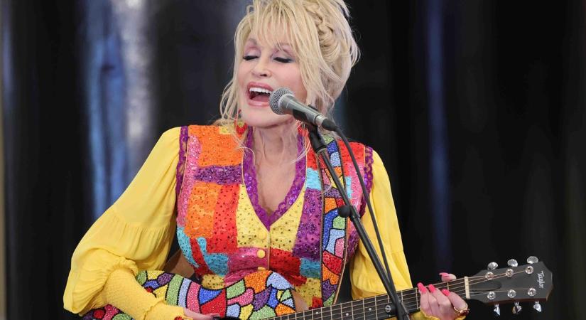 Dolly Parton szünetelteti a karrierjét a férje halála után: „Most nem tudom megírni”