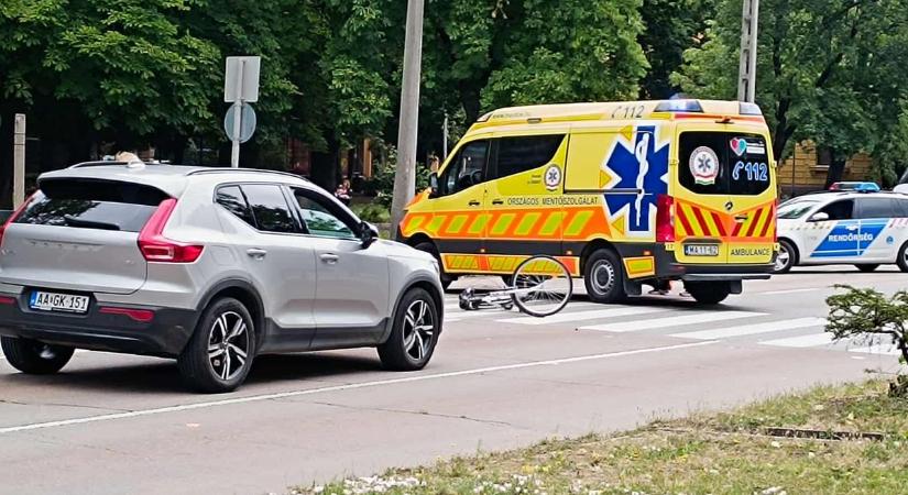 Biciklist gázoltak Szekszárdon – Így történt a baleset