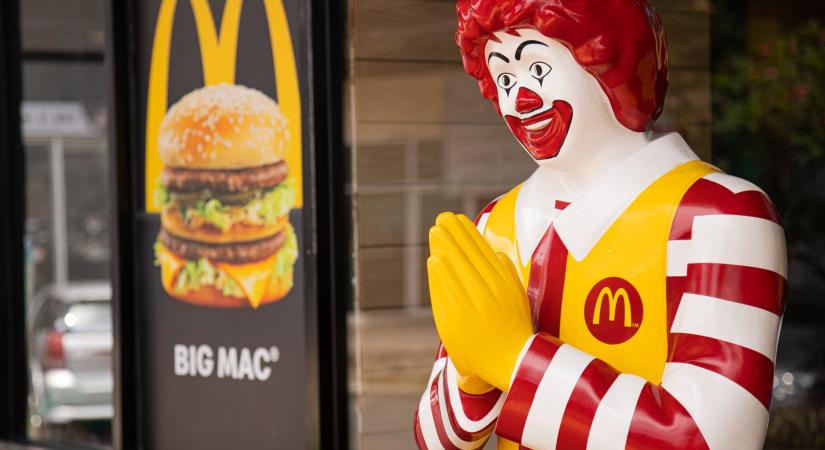 Több millió állásra pályázó személyes adatait kotyogta el a McDonalds HR-chatbotja