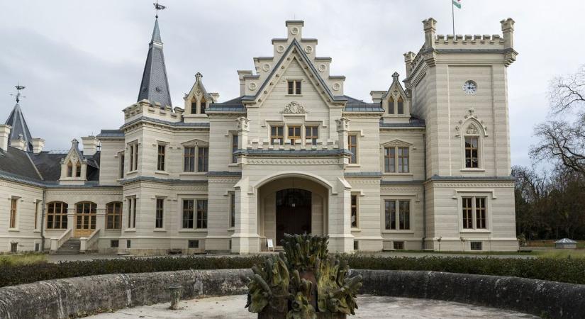 Viharkárok keletkeztek: zárva a Fejér megyei kastély és park