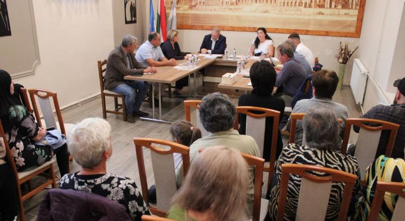 Az új polgármester és a képviselők is letették az esküjüket Dunaszentgyörgyön (képgalériával)
