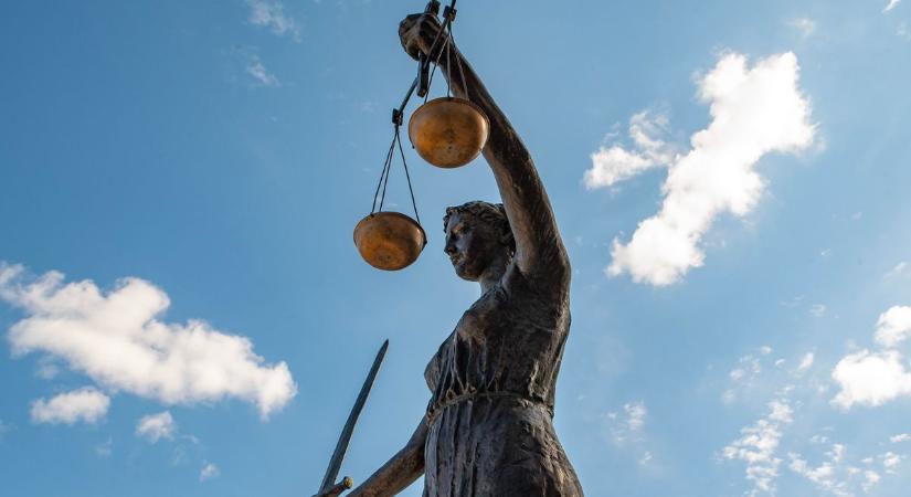 Győrben nyomoznak - Gyanúsítottként hallgatták ki a volt járási vezető ügyészt