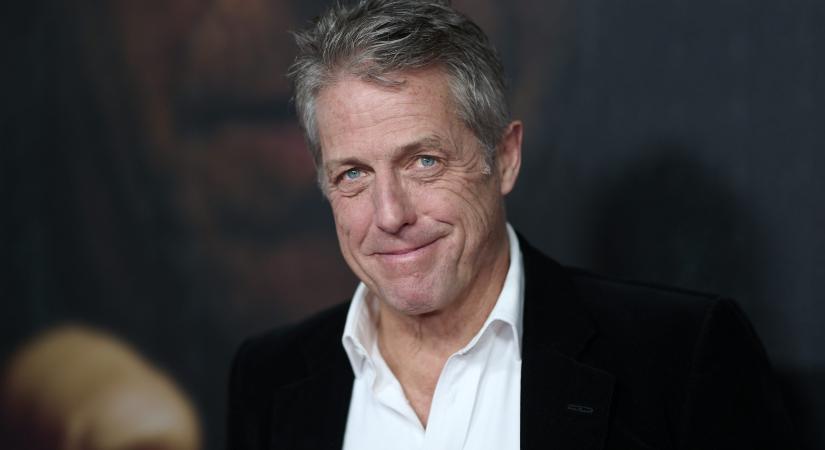 Hugh Grant szundításán háborog a net: Kamilla királyné háta mögött bóbiskolt el Wimbledon elit páholyában
