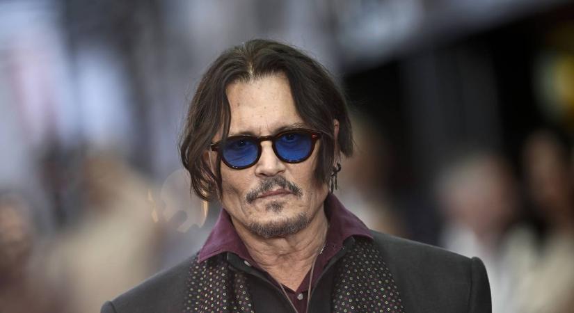 Johnny Depp kitálalt: bottal verte gyerekként az anyja