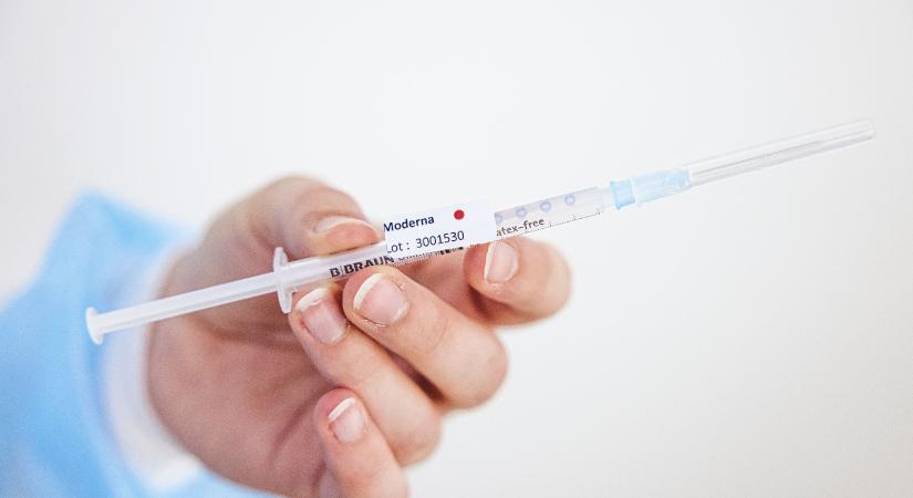 Durván terjed az új Covid, viszatérhetnek a kötelező oltások
