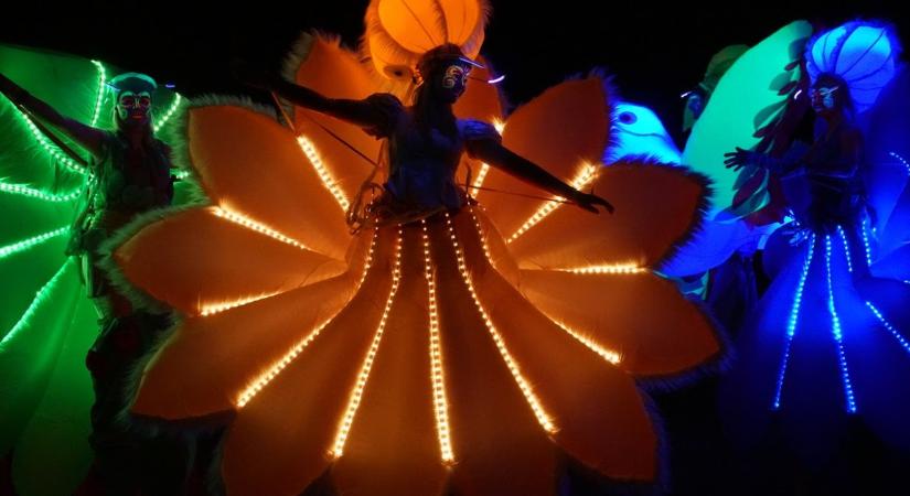 Este 11 után indul be igazán a Sziget – Megérkezett az éjszakai jegy a fesztiválra