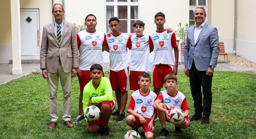 Hatezer gyerek számára elegendő higiéniaipapír-termékekből álló adományt kapott a Máltai Szeretetszolgálat