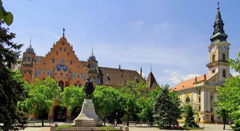 Regélő kisvonatokkal ünneplik Jókai Mór születésének 200. évfordulóját