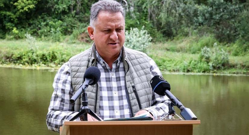 Ilyet még nem látott: Különleges módszerrel töltik fel a Szedres melletti Ős-Sárvizet (képgaléria)