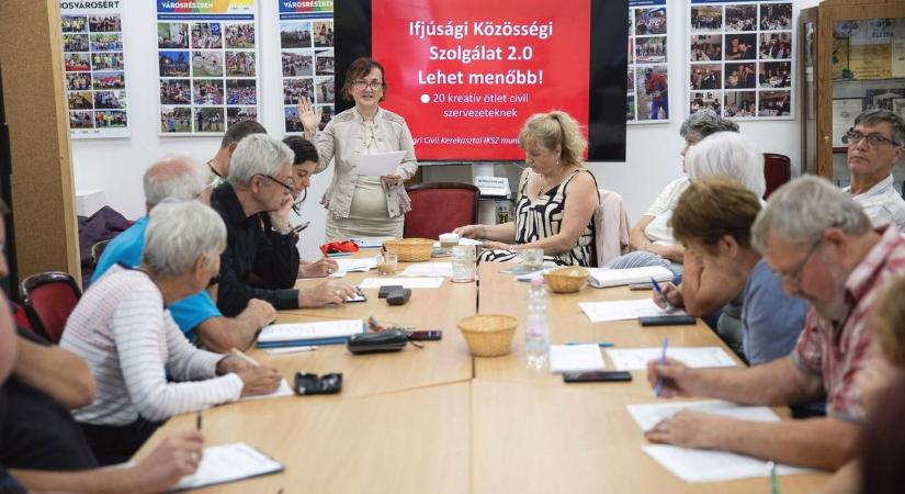 A parkolással kapcsolatban egyeztetnek az Egri Civil Kerekasztal tagjai a polgármesterrel
