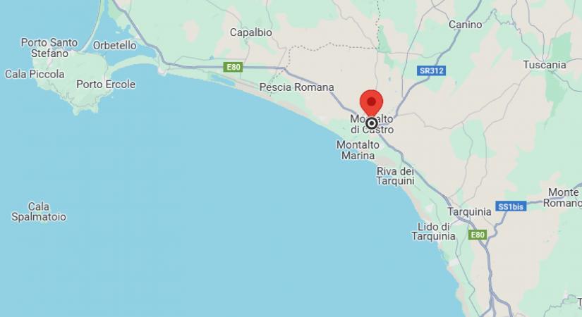 40 percig keresték a strandon a homokban azt a 17 éves olasz fiút, akire ráomlott egy gödör
