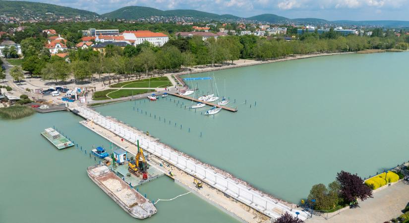 Építkezés a víz alatt és a víz felett – Így újul meg Balatonfüred kikötője