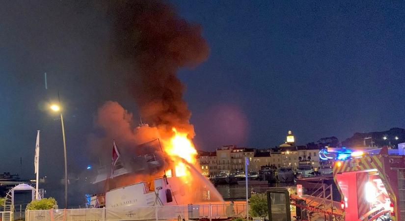 Saint-Tropez kikötőjében kigyulladt egy szuperjacht