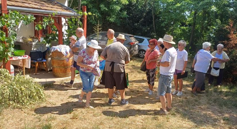 Régi ismerősök közt az idő is gyorsabban telik