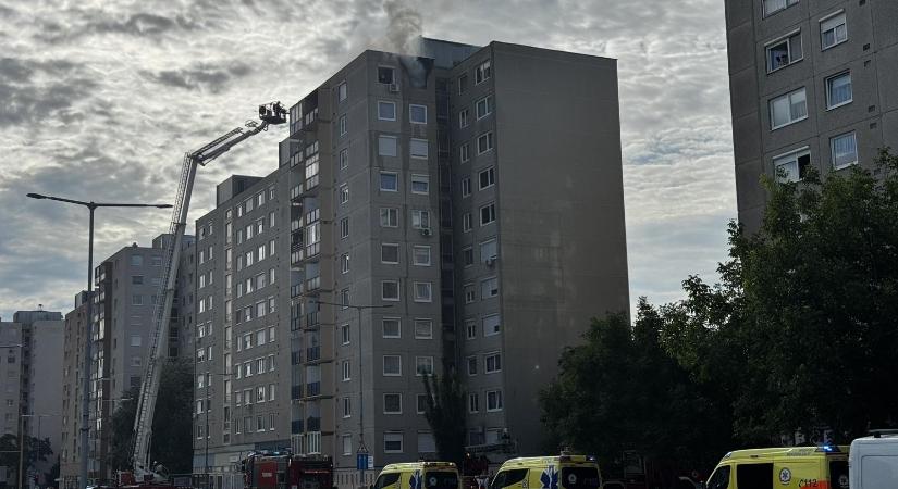 Lakás lángolt a Szigethy Attila úton