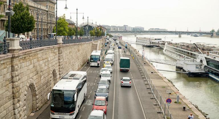 A munkát el kell végezni – a pesti alsórakpartot lezárni nem kell félnetek jó lesz
