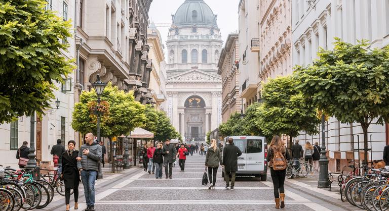 Egy felmérés szerint a magyarok majdnem annyira félnek Ukrajnától, mint Oroszországtól