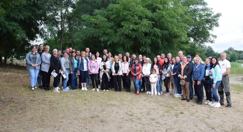 Kárpátaljai nagycsaládosok: összekötők találkozója a Dédai-tónál - Egy év alatt száz tartalmas program