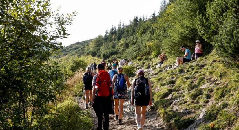 Elegük lett a felelőtlen turistákból a helyieknek, súlyos összeget hárítanának rájuk