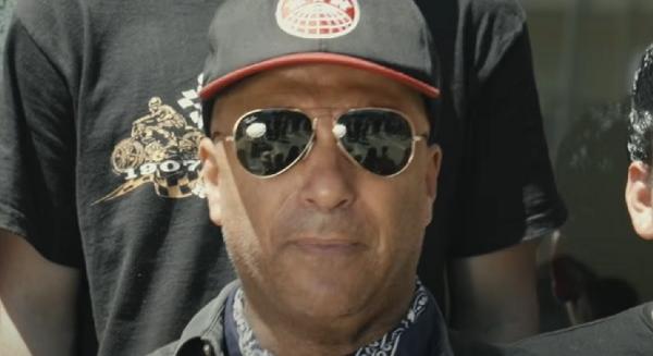 Tom Morello az állami erőszak miatt szétszakított családoknak ajánlja új dalát: 'Pretend You Remember Me'