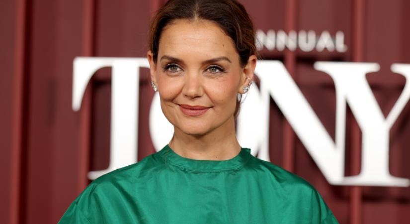 Katie Holmes egy szem lánya bámulatos szépséggé érett