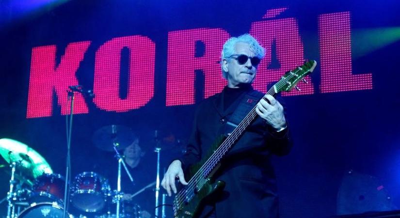 A Korál és Ákos gitárosa hazatért Tardosra, ahol előkerültek a gyerekkori képek