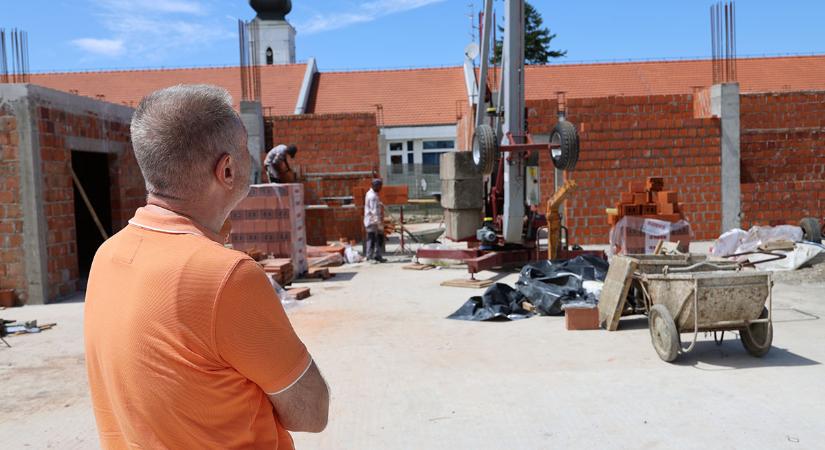 Új sportcsarnok Kórógyon és folytatódó templomfelújítások: zajlik épített örökségünk és közösségeink megerősítése