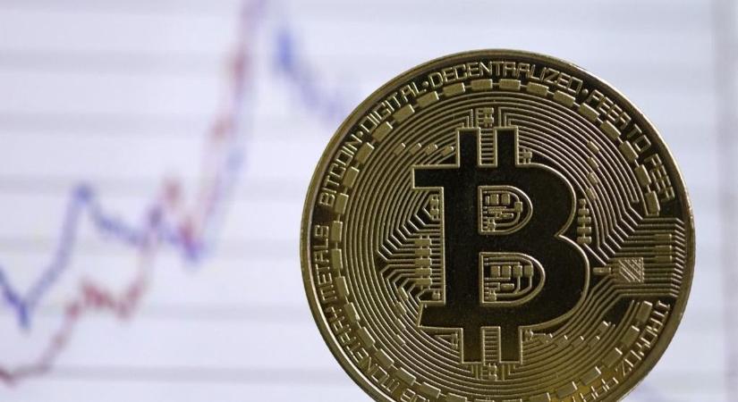 Felrobbant a bitcoin árfolyama, 118 ezer dolláron jár a token - és ez még csak a kezdet