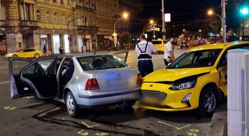 Őrült hajsza a fővárosban: a rendőrök elől menekült, majd taxiba csapódott a sofőr a Blahán