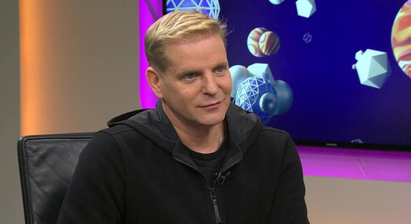 Kajdi Csaba keményen bírálta a tehetségkutatós mentorokat, Köllő Babettnek is beszólt: „Ő miben volt kiemelkedő, hogy zsűrizik?”