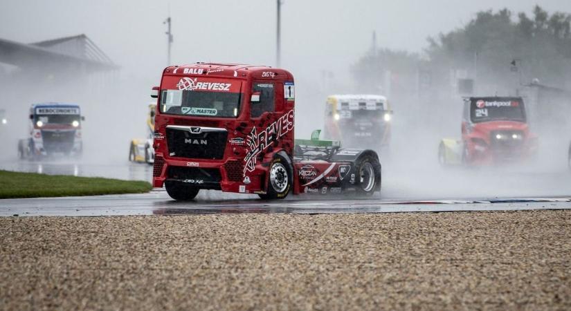 A legendás Nürburgringen folytatja Kiss Norbi és a Révész Racing