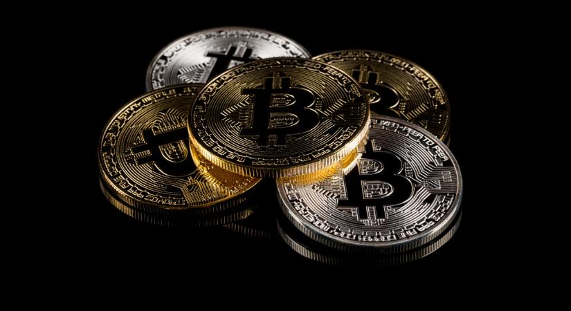 A tiltás után történelmi csúcson a Bitcoin: most aztán rengeteg magyar szívhatja a fogát
