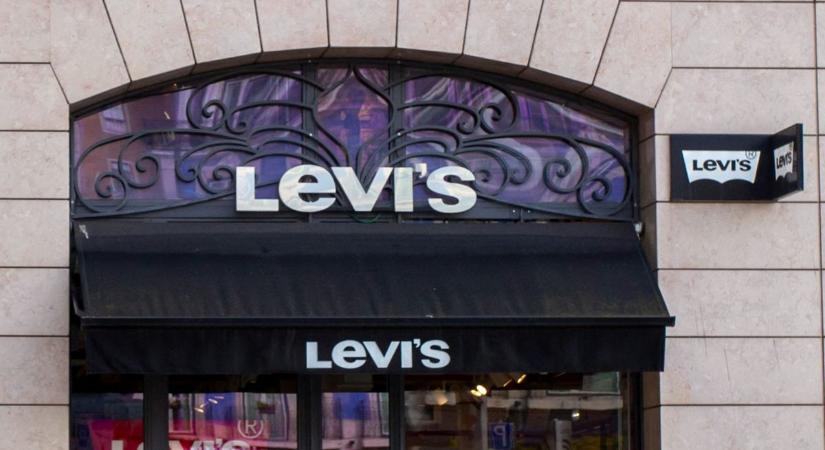 Levi Strauss: kapkodják a farmereket, zsákolják a részvényeket is