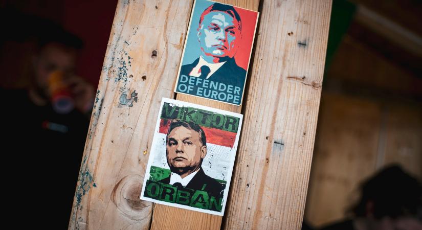 Megsérette a fesztivál szabályzatát a vicsorgó Magyar Péteres kirakójával a Fidesz ifjúsági szervezete az EFOTT-on