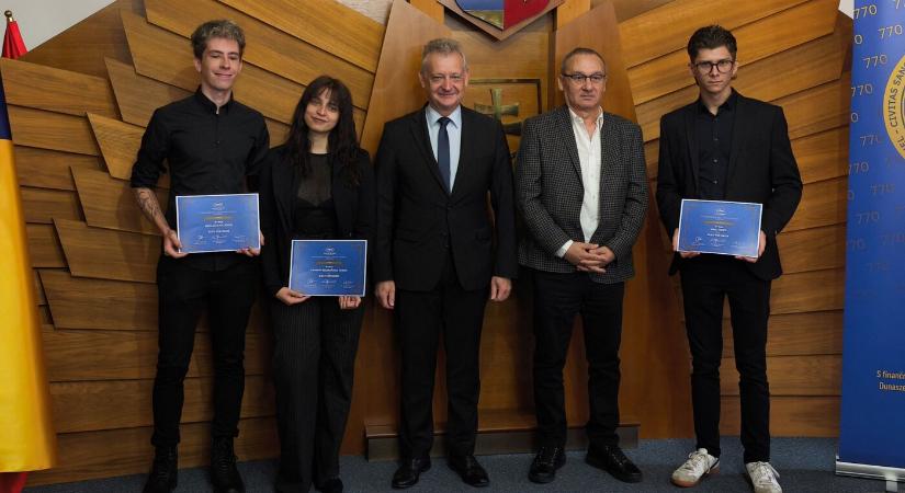 Dunaszerdahelyi világsiker Cannes-ban: hazai filmesek az első háromban (FOTÓK)