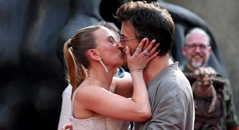 Scarlett Johansson férje reagált a színésznő és kollégája nyilvános csókváltásaira