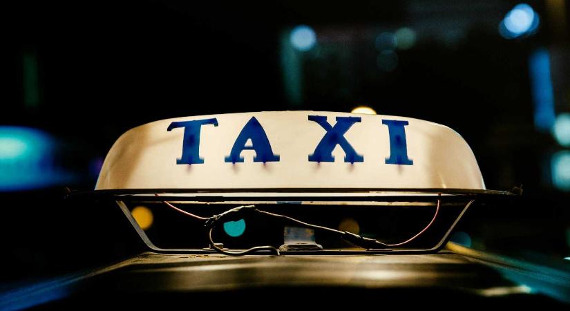 Utasfelvétel megtagadása miatt bírságoltak meg egy taxist – Állítólag a volt miniszterelnököt nem akarta elvinni