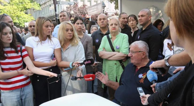 A radikálisok elvették a Halál a fasizmusra feliratú transzparenst
