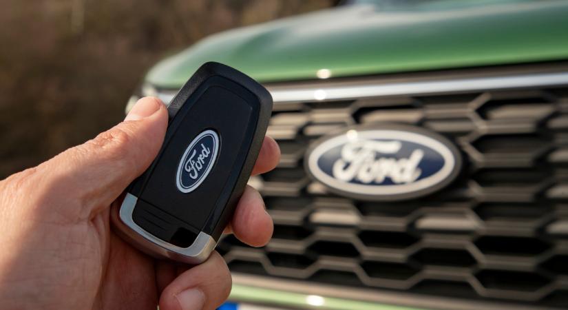 Majdnem egymillió autót hív vissza a Ford: komoly veszélyt okozhatnak