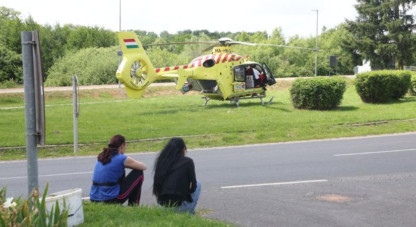 Favágóra dőlt egy fa Böhönye és Vése között – jelenleg is küzdenek az életéért, mentőhelikopter is érkezett!