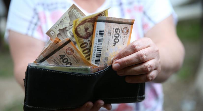 Nyugdíjasok, fontos tudnivaló: ilyen címletekben érkezik a 30 ezer forintos étkezési utalvány